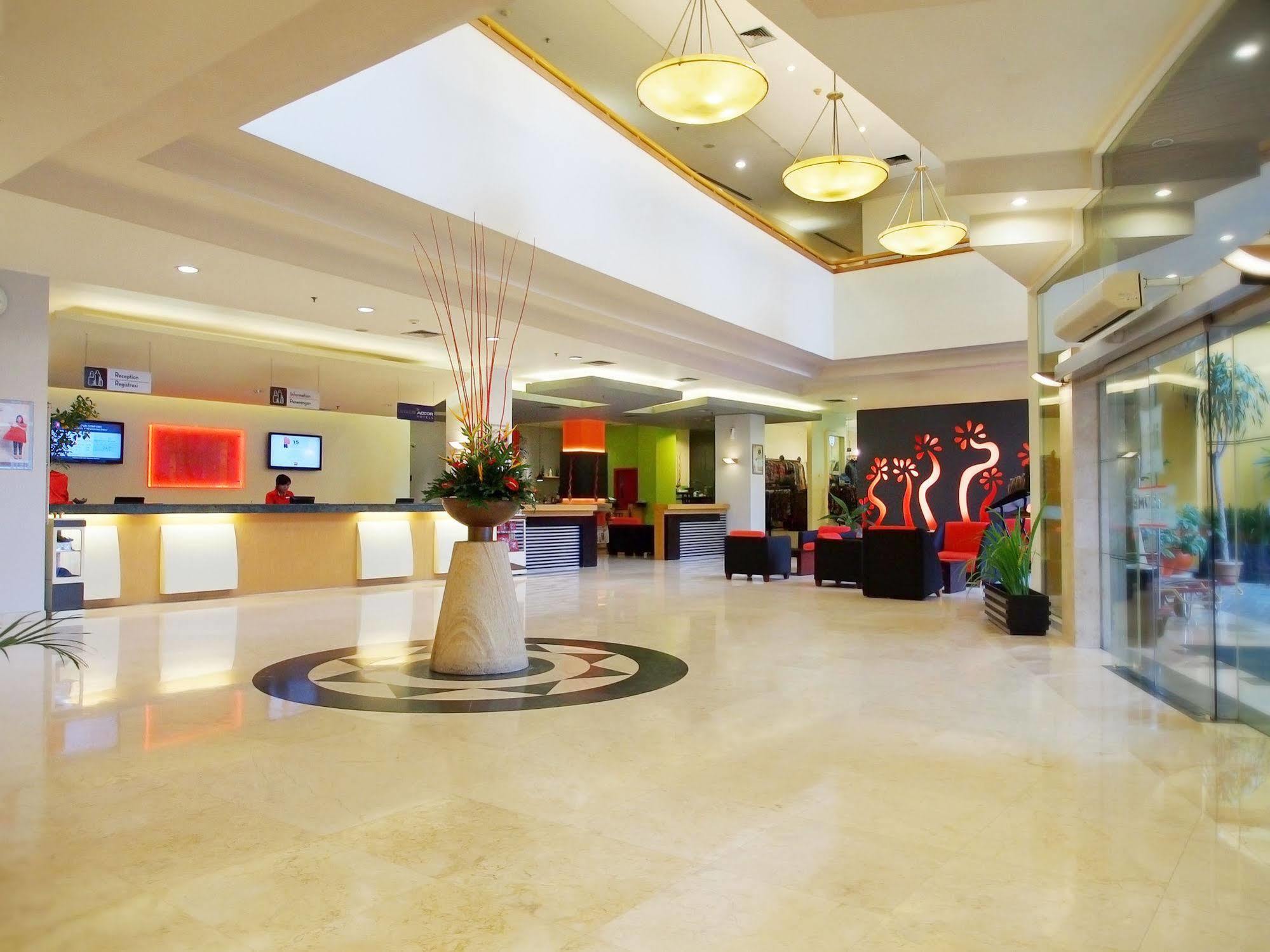 Hotel Ibis Malioboro Yogyakarta Exterior foto
