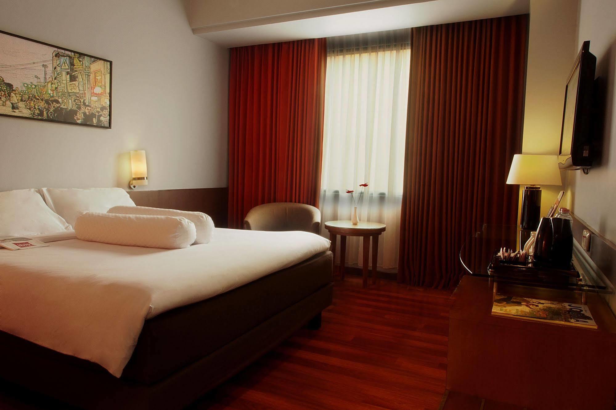Hotel Ibis Malioboro Yogyakarta Exterior foto